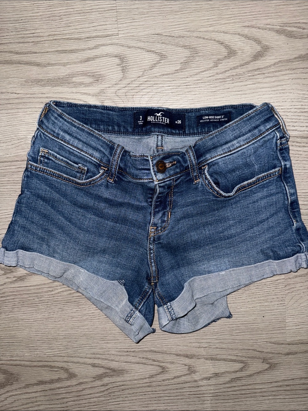 Hollister Low-Rise Rolled Cuff Denim Shorts - Blue Wash